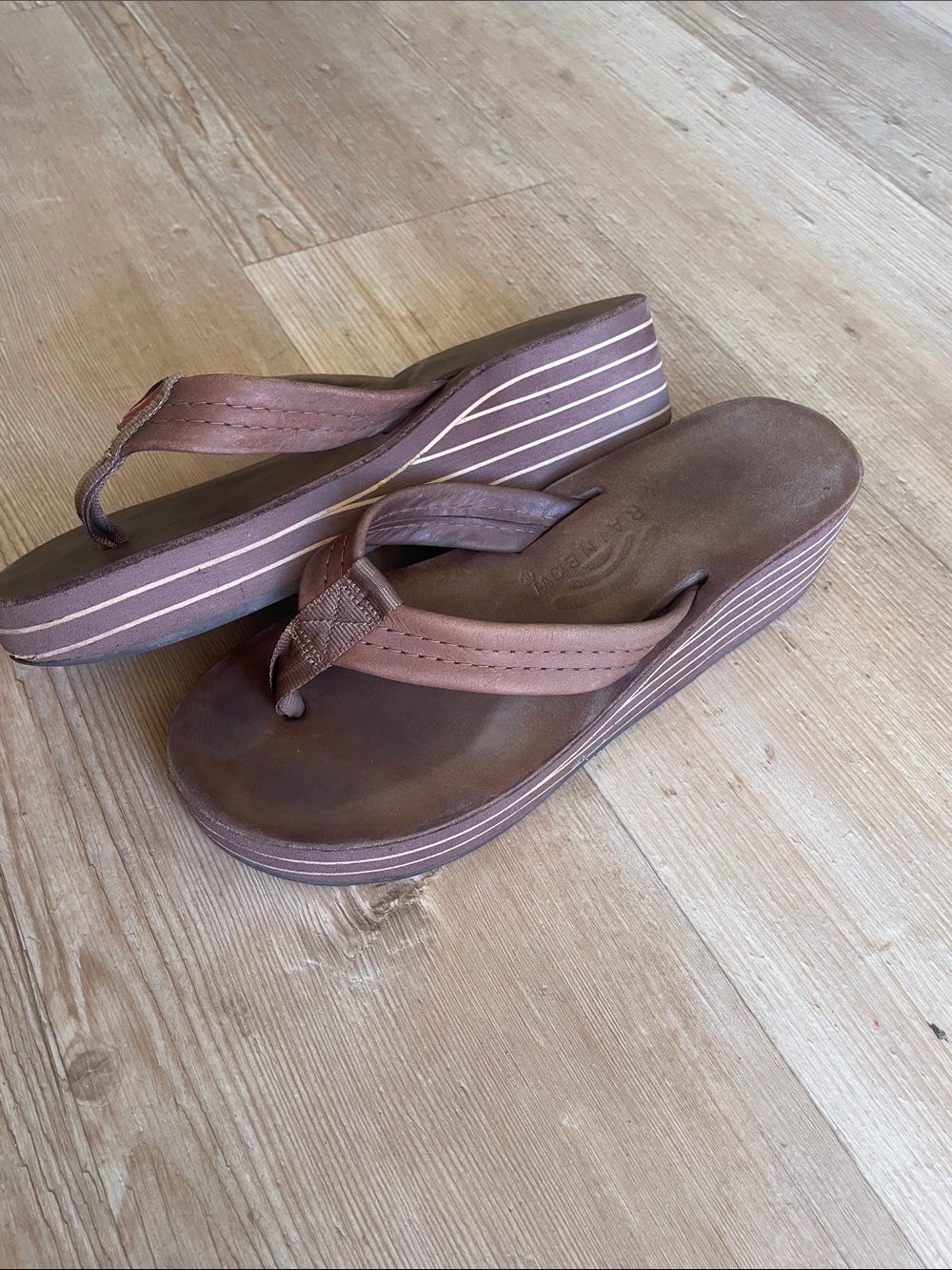 Rainbow Women’s Brown Platform Flip Flop Sandals 9